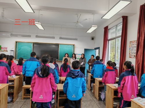 诵读三一班.jpg